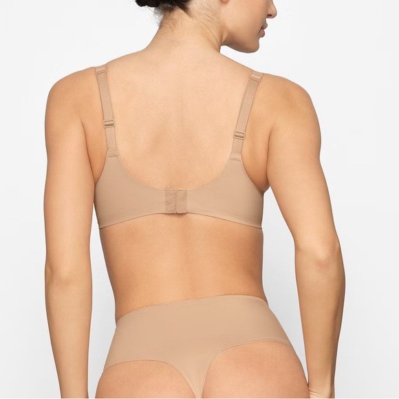 SKIMS UNLINED FULL COVERAGE BRA - Picture 3 of 6